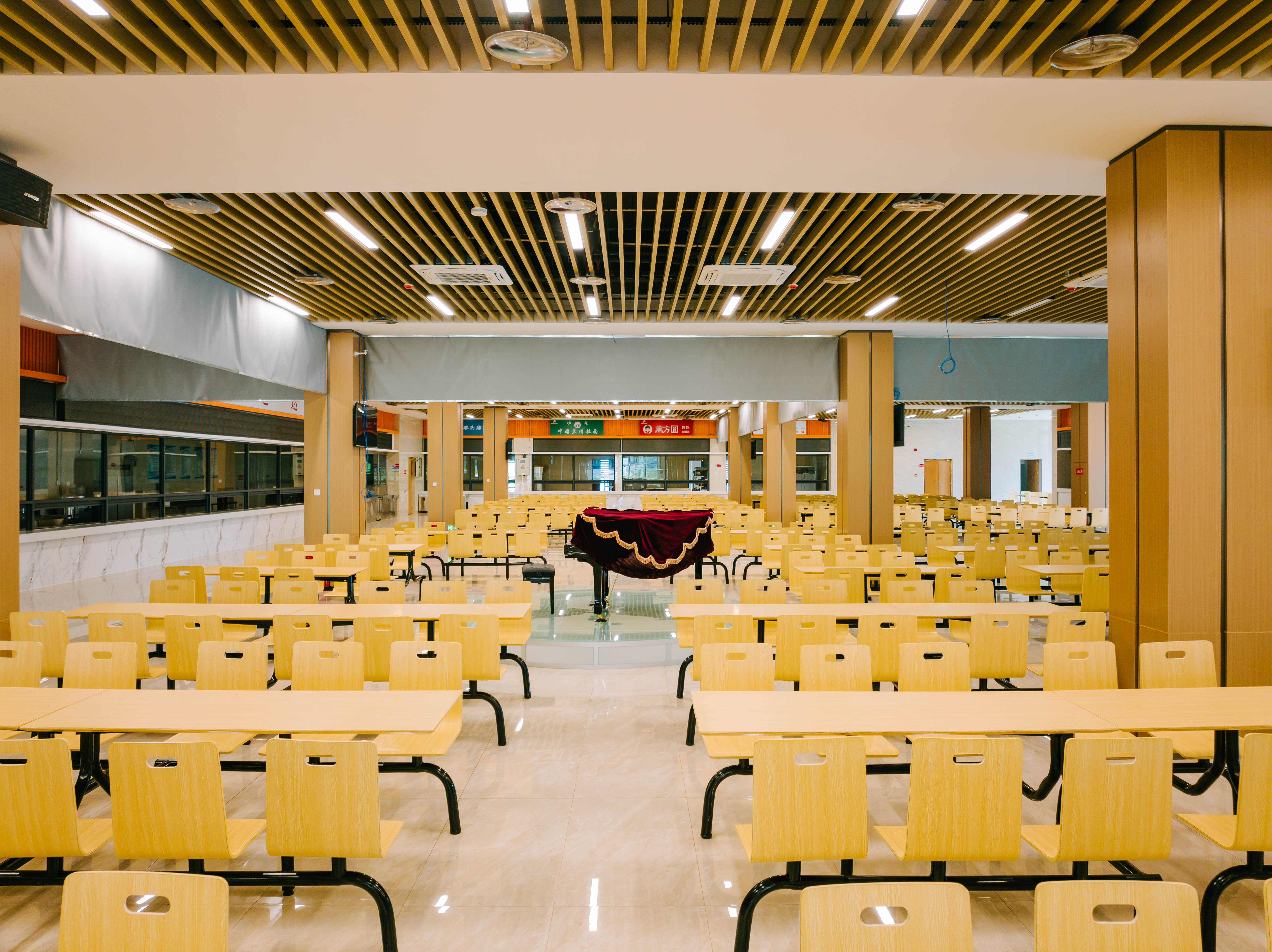 （9月最新图片）学校食堂